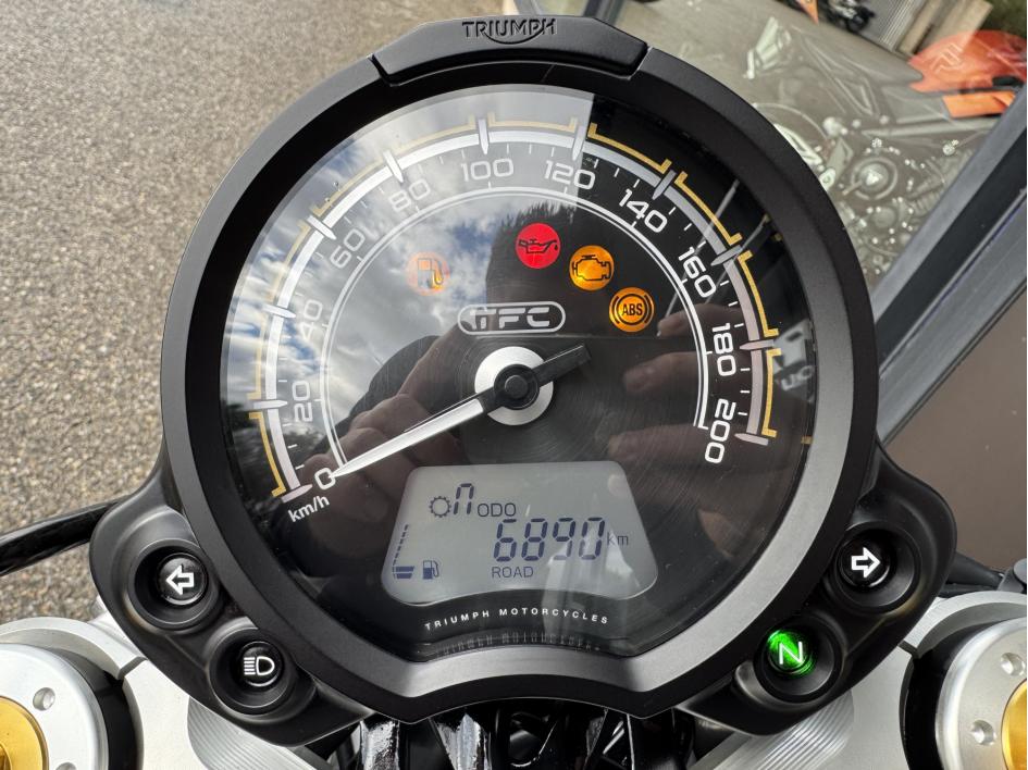 TRIUMPH BONNEVILLE BOBBER TFC