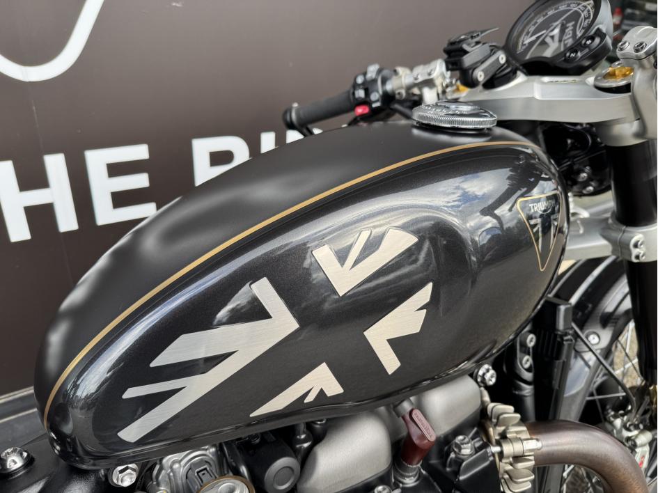 TRIUMPH BONNEVILLE BOBBER TFC