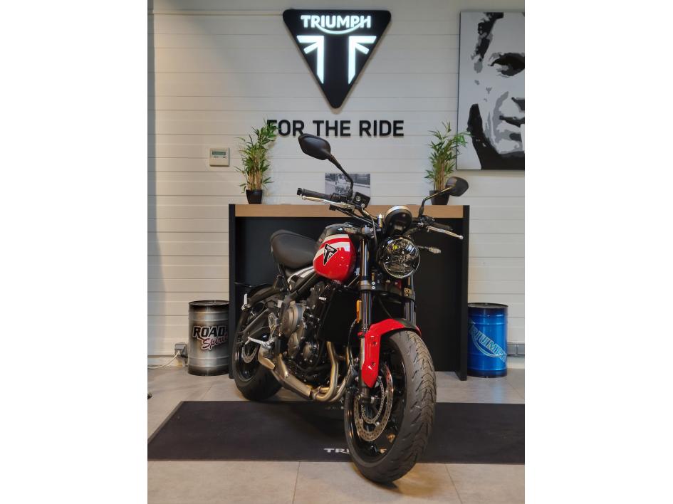 TRIUMPH TRIDENT 660