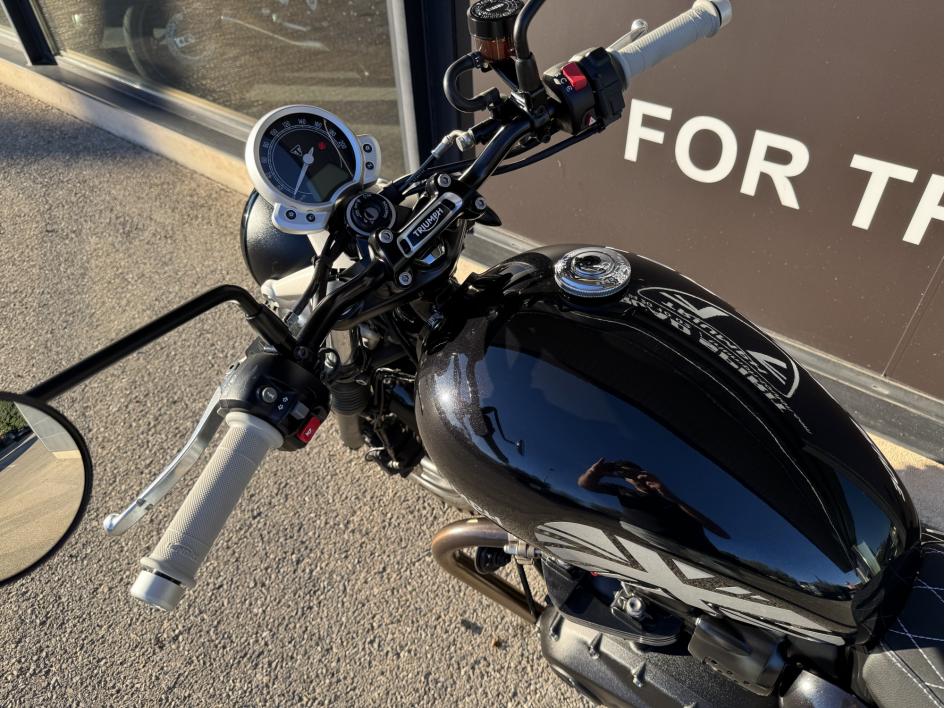 TRIUMPH STREET TWIN  900