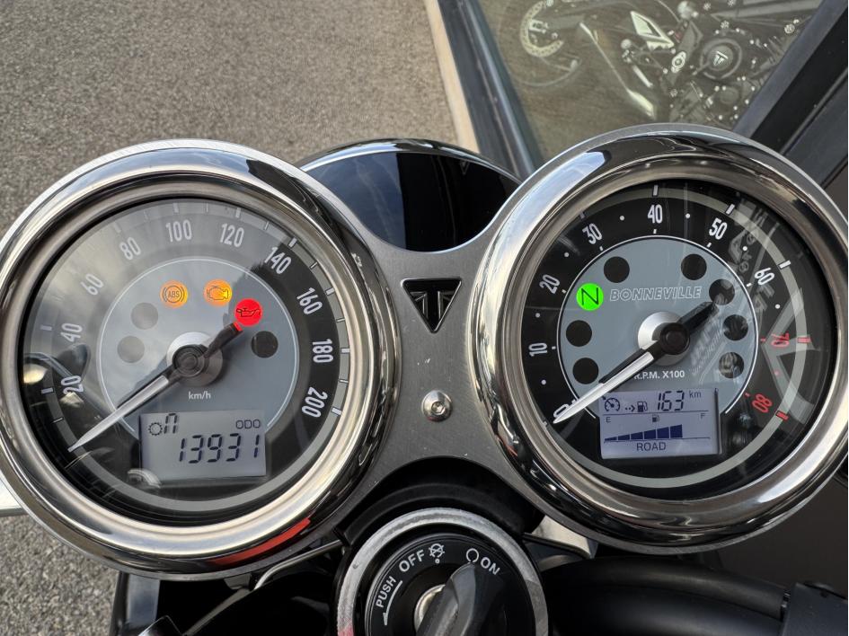 TRIUMPH BONNEVILLE T120 STEALTH