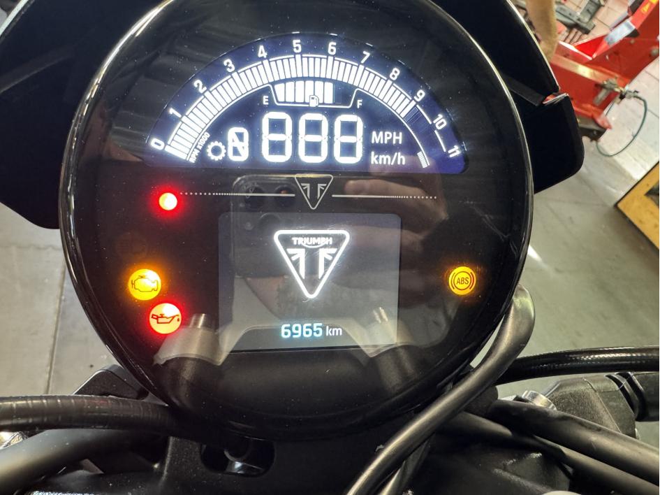 TRIUMPH TRIDENT 660