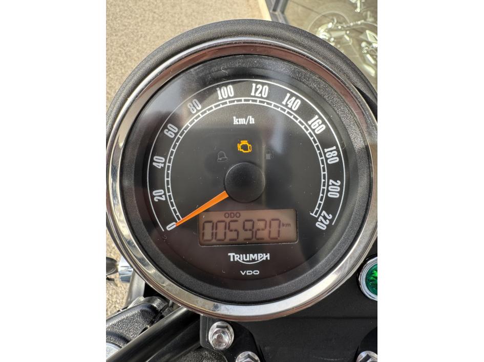 TRIUMPH BONNEVILLE