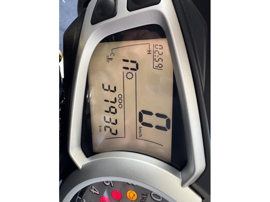 TRIUMPH STREET TRIPLE 675