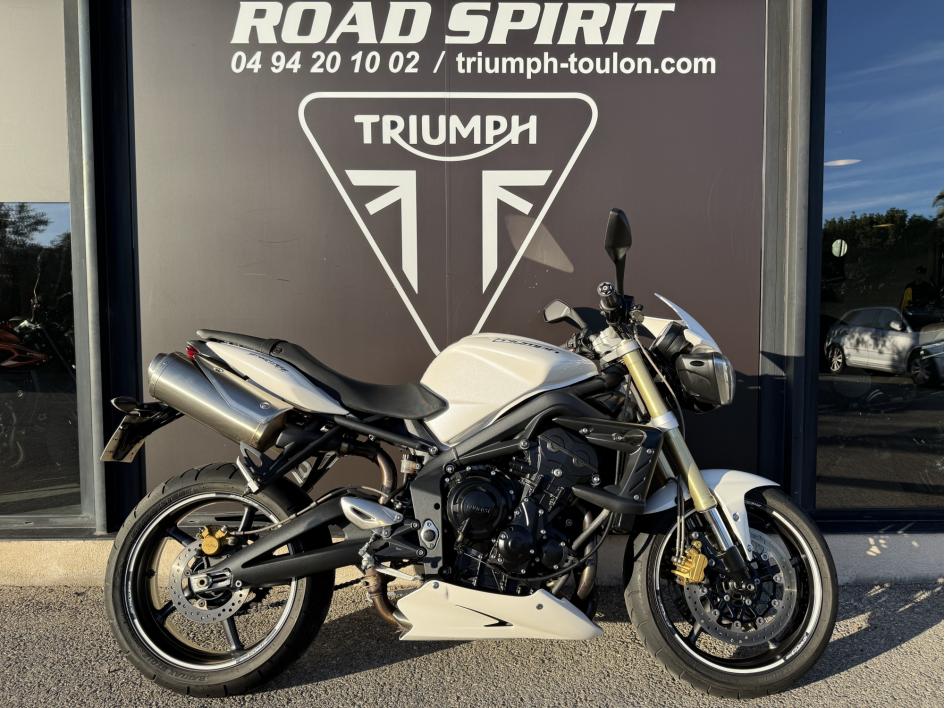 TRIUMPH STREET TRIPLE 675