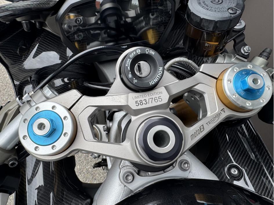 TRIUMPH DAYTONA 765 Moto 2